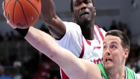 邵佳一点赞新国脚：完美融入国足行列，防守固若金汤，现阶段稳守为先！